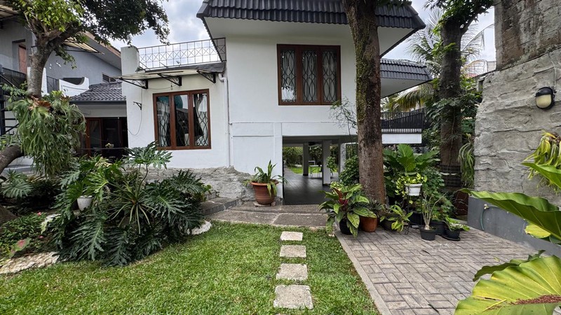 Rumah Luas Bagus dengan KT 7+4 KM 4+1 di @Veteran, Jakarta Selatan