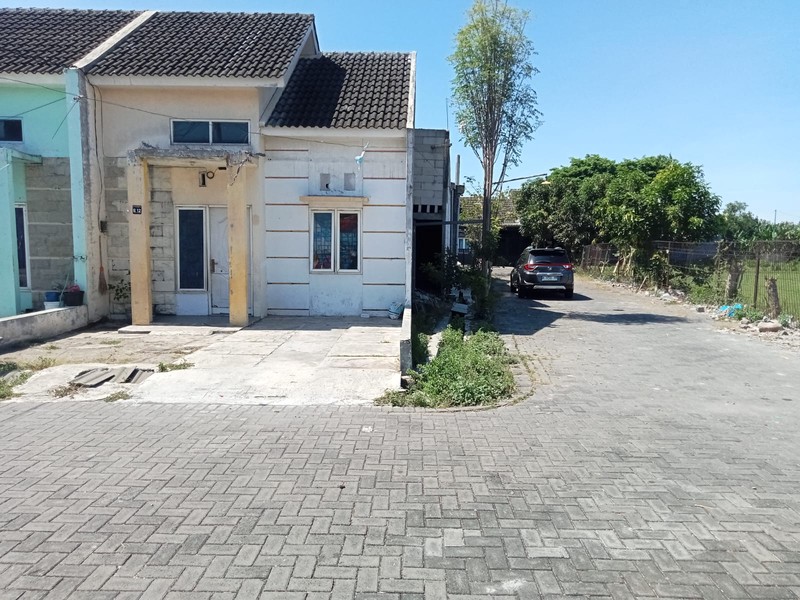 Rumah Pojok SHM Permata Pinang Graha Candi Harga 350 Jt