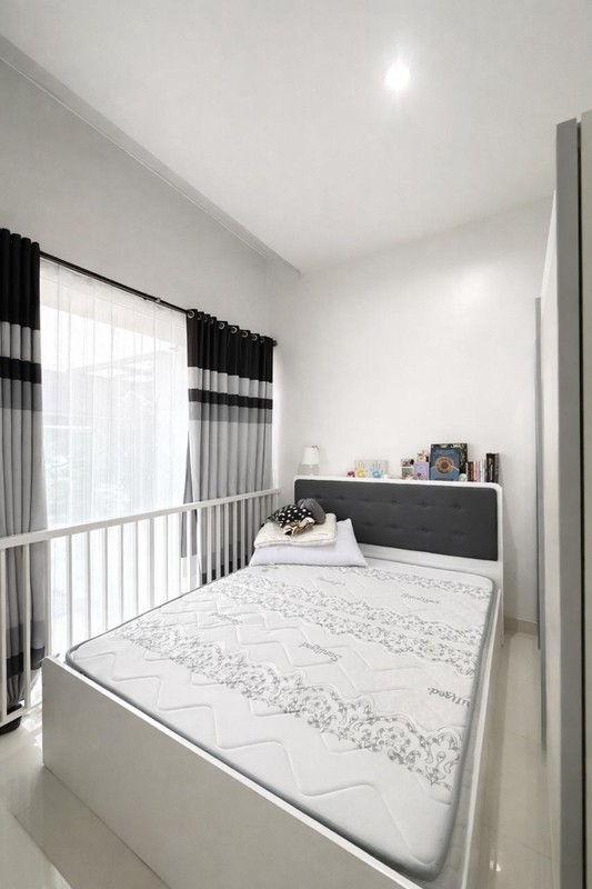 Tanah Luas 187 m2 di Kebayoran Village | Rumah 2 Lantai 3+1 BR