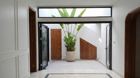 Disewa Rumah/Kantor di Jl Sungai Sambas, Kebayoran Baru Jakarta Selatan