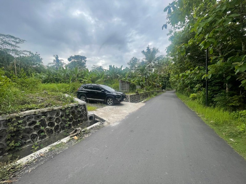 Dijual Tanah Pekarangan Luas 1529 Meter Persegi Lokasi Sembung - Balecatur Gamping Sleman 