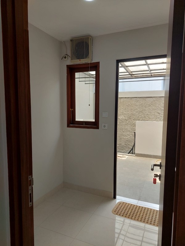 Rumah cantik terdekat ke sekolah Internasional Bintaro