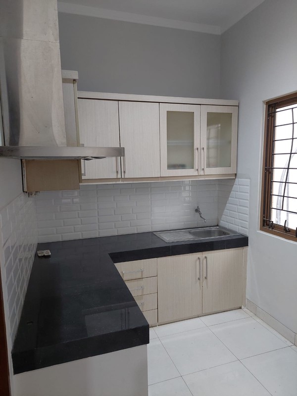 Rumah cantik terdekat ke sekolah Internasional Bintaro