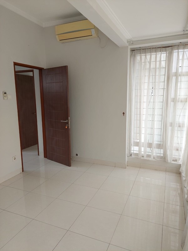 Rumah cantik terdekat ke sekolah Internasional Bintaro