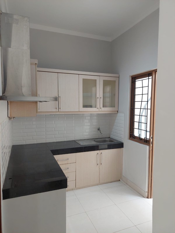 Rumah cantik terdekat ke sekolah Internasional Bintaro