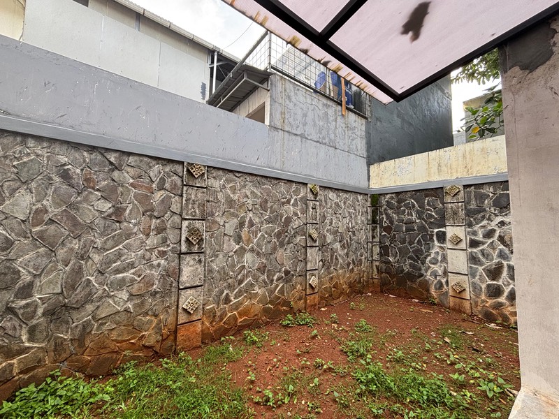 Rumah Siap Huni 2 Lantai Hadap Taman di Legenda Wisata Cibubur 