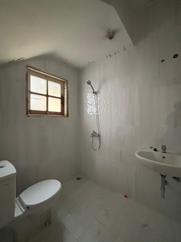 Rumah Siap Huni 2 Lantai Hadap Taman di Legenda Wisata Cibubur 