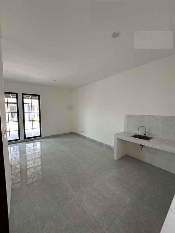 Rumah Minimalis Brand New, Lokasi Strategis dekat dengan Mall BXC.