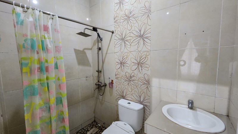 Disewa Rumah Depan Taman - 9 Kamar Tidur - Tebet Barat Dalam 