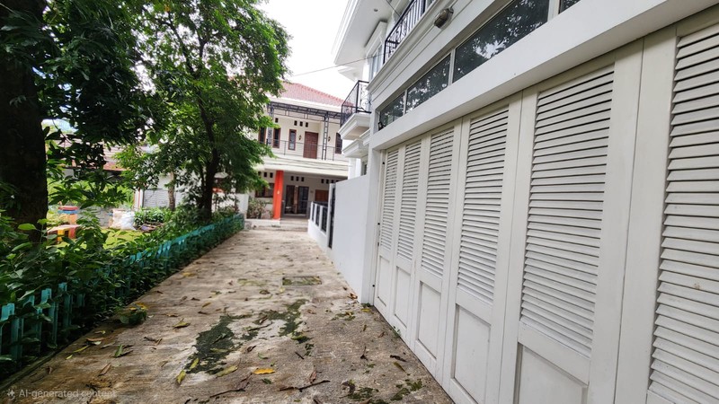 Disewa Rumah Depan Taman - 9 Kamar Tidur - Tebet Barat Dalam 