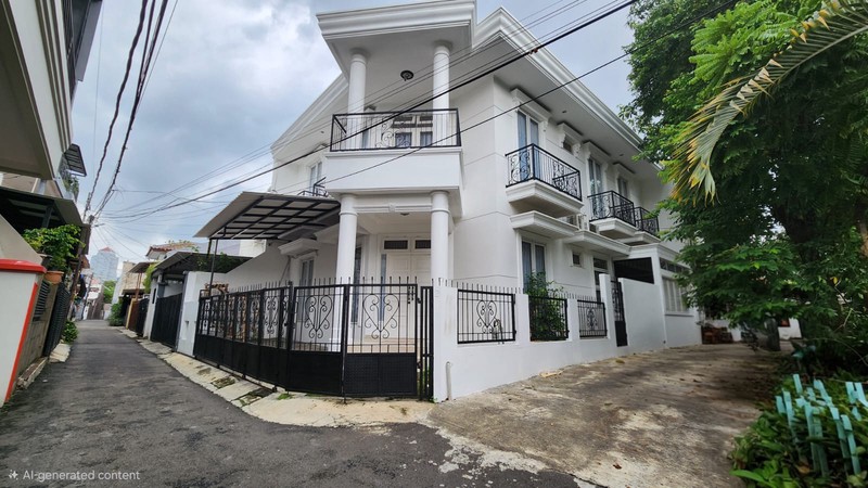 Disewa Rumah Depan Taman - 9 Kamar Tidur - Tebet Barat Dalam 