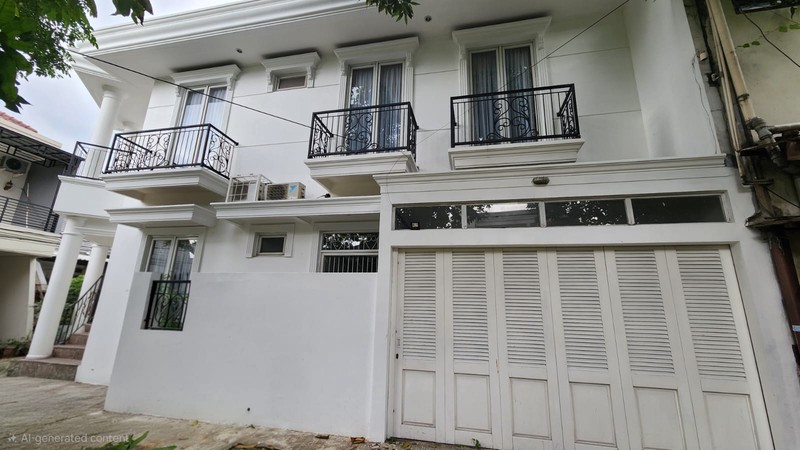 Disewa Rumah Depan Taman - 9 Kamar Tidur - Tebet Barat Dalam 