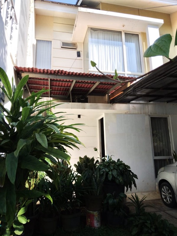 Rumah Bagus Diarea Cluster Urbana Place Jl Merpati Raya Ciputat Tang-Sel