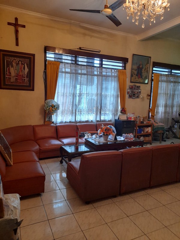 Dijual Rumah di Kawasan Rawamangun, Cocok Untuk Usaha Kafe atau Rumah Makan