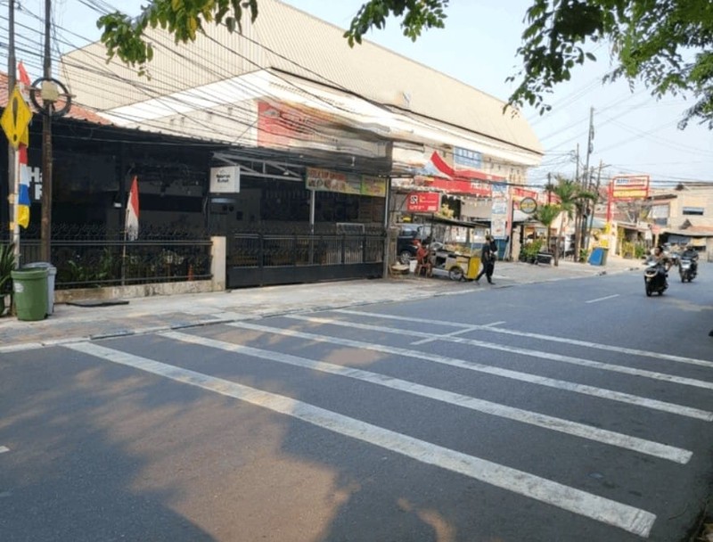 Dijual Rumah di Kawasan Rawamangun, Cocok Untuk Usaha Kafe atau Rumah Makan