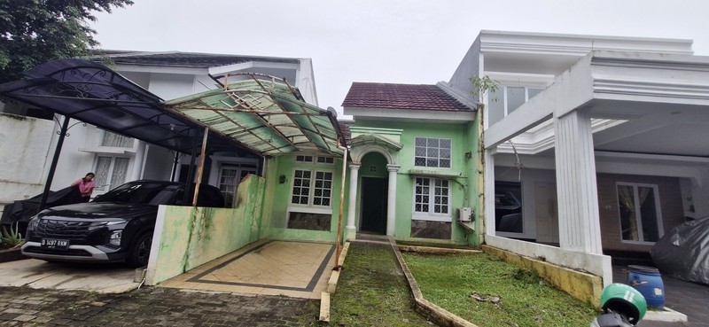 Rumah 1 Seperempat Lt Butuh Perbaikan  di  Kota Wisata Cibubur 
