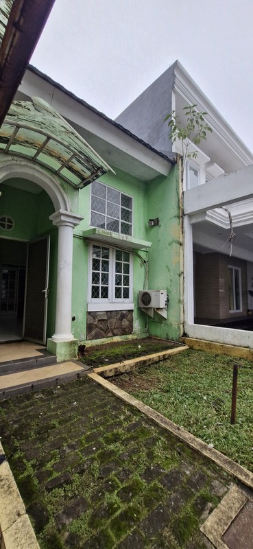 Rumah 1 Seperempat Lt Butuh Perbaikan  di  Kota Wisata Cibubur 