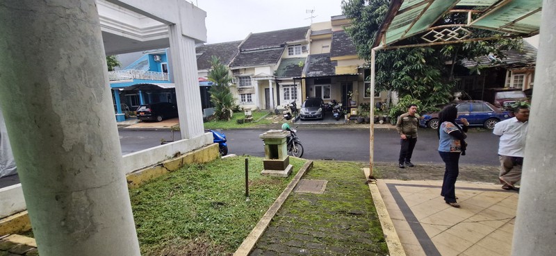 Rumah 1 Seperempat Lt Butuh Perbaikan  di  Kota Wisata Cibubur 