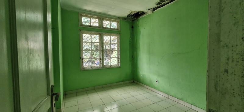 Rumah 1 Seperempat Lt Butuh Perbaikan  di  Kota Wisata Cibubur 