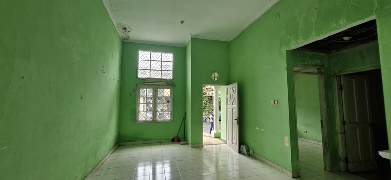 Rumah 1 Seperempat Lt Butuh Perbaikan  di  Kota Wisata Cibubur 