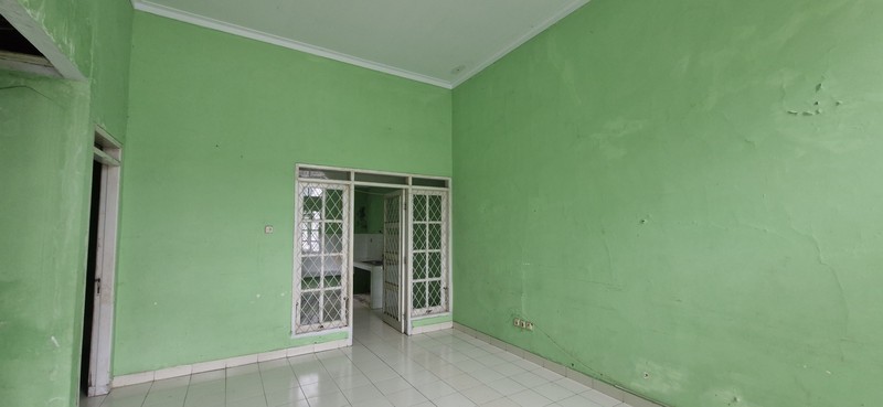 Rumah 1 Seperempat Lt Butuh Perbaikan  di  Kota Wisata Cibubur 