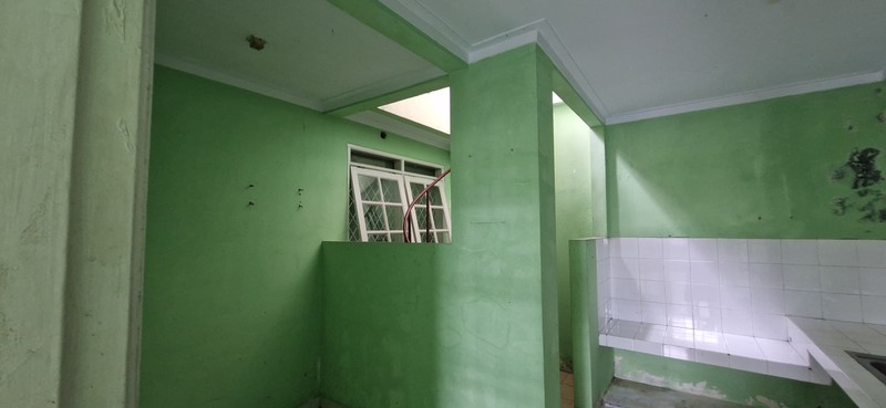 Rumah 1 Seperempat Lt Butuh Perbaikan  di  Kota Wisata Cibubur 