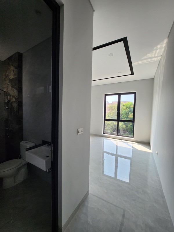 Rumah Baru Modern Mewah 2 lantai Woodland Citraland Surabaya Barat