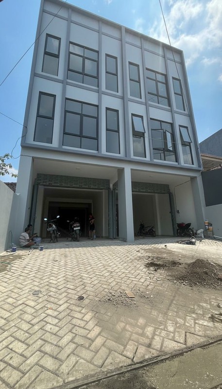 Disewakan 2 Ruko jejer 3 lantai NOL JALAN RAYA  PUCANG ANOM SURABAYA