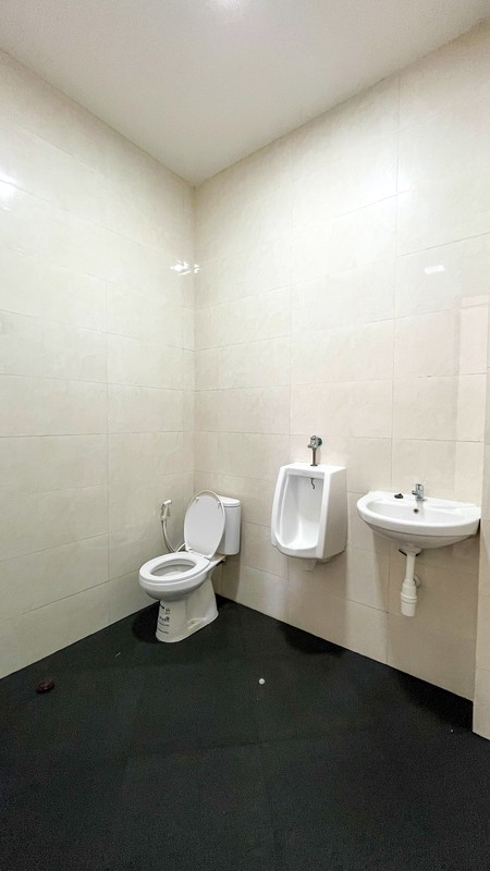 Disewakan 2 Ruko jejer 3 lantai NOL JALAN RAYA  PUCANG ANOM SURABAYA