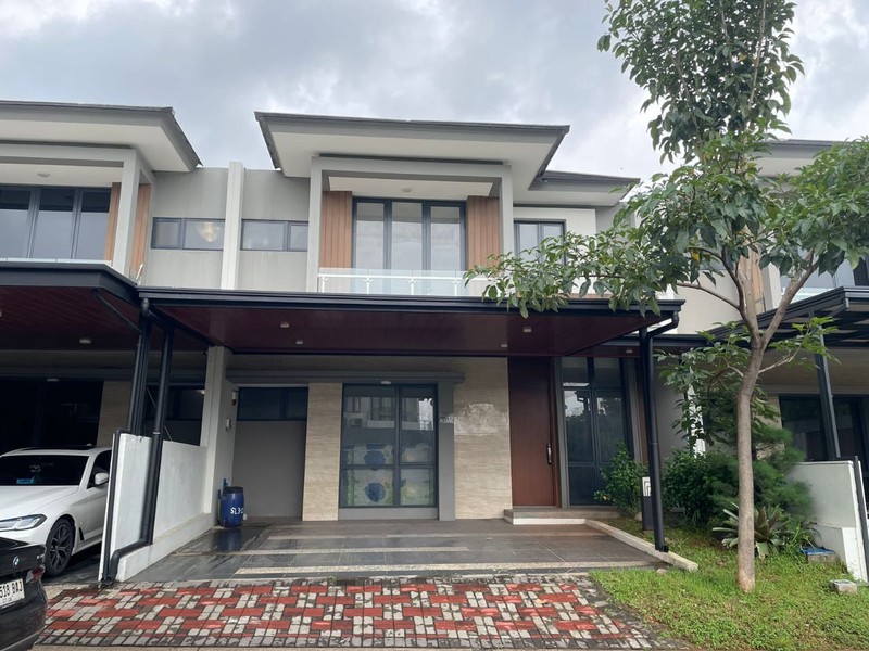 Rumah 2 Lantai Semi Furnished, Cantik di Miami Kota Wisata