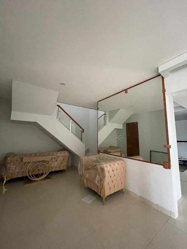 Rumah 2 Lantai Semi Furnished, Cantik di Miami Kota Wisata