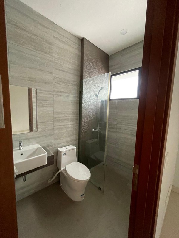 Rumah 2 Lantai Semi Furnished, Cantik di Miami Kota Wisata