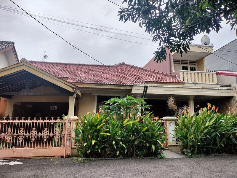 Rumah 2 Lantai Siap Huni dengan Hunian Nyaman dan Asri @Ciputat