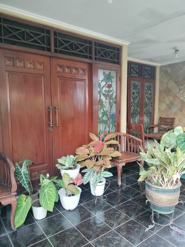 Rumah 2 Lantai Siap Huni dengan Hunian Nyaman dan Asri @Ciputat