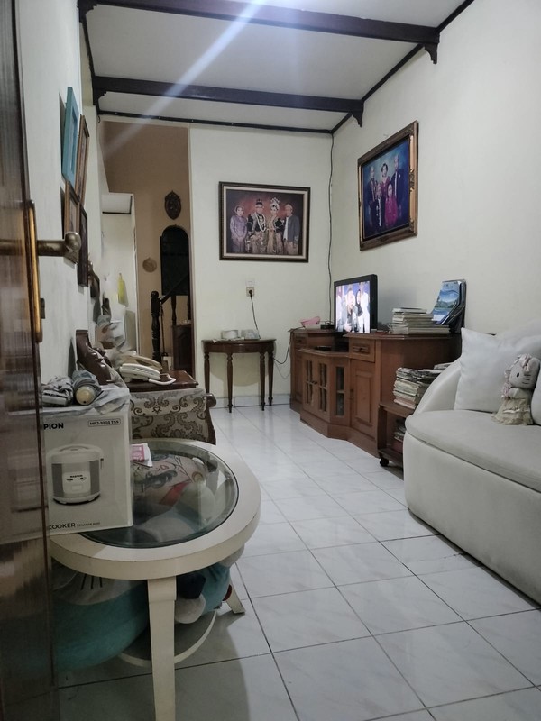 Rumah 2 Lantai Siap Huni dengan Hunian Nyaman dan Asri @Ciputat