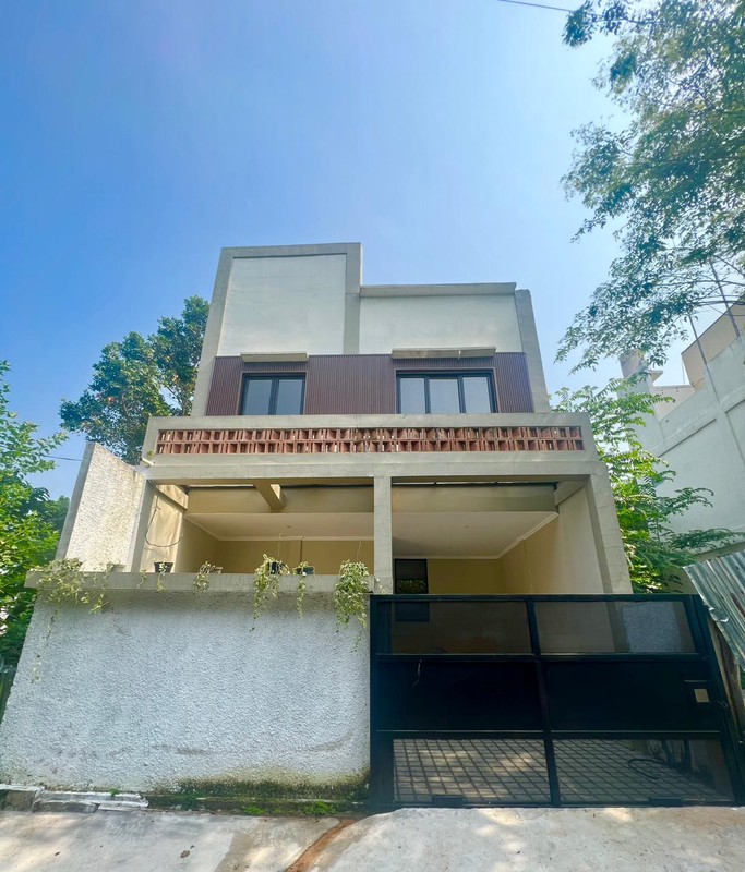 Rumah Cantik Siap Huni Posisii HOOK dengan Hunian Nyaman dan Asri @Ciputat Timur, Tangerang Selatan