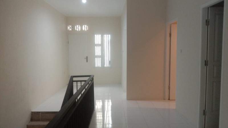 Rumah 2 Lantai Siap Huni dengan Hunian Nyaman dan Asri @Ciputat
