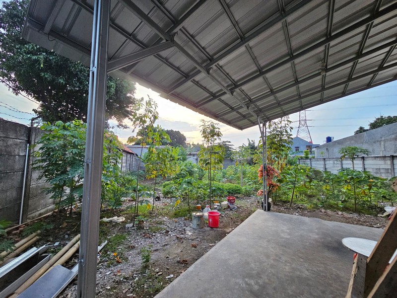 Rumah Siap Huni dengan Hunian Nyaman dan Asri ada Halaman Belakang yang Luas @Karang Tengah, Tangerang Selatan