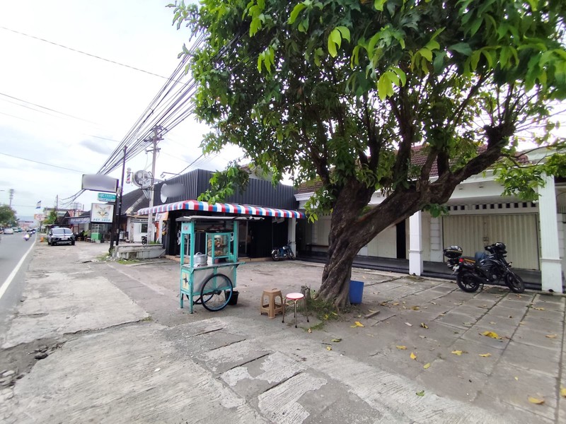 Disewakan Ruko Strategis di Jl. Wonosari KM 7, Parkir Luas & Akses Utama, Baturetno, Banguntapan, Bantul