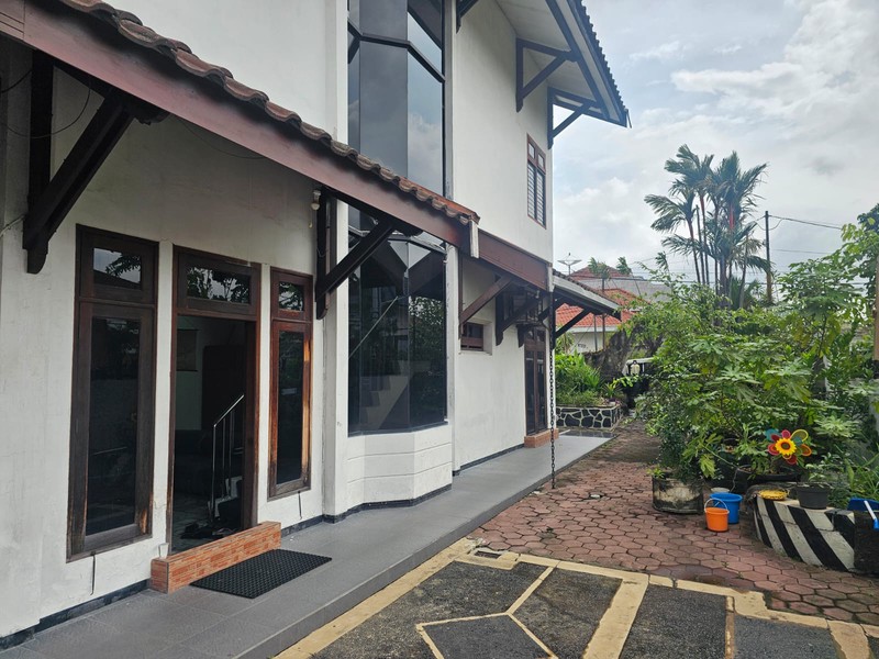 DI JUAL RUMAH HOOK SIAP HUNI DI MANYAR TIRTOASRI SURABAYA TIMUR