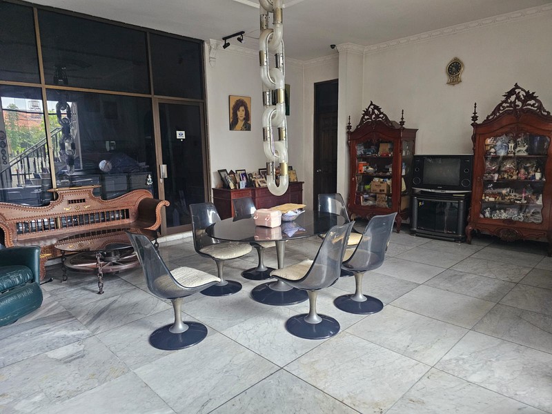 DI JUAL RUMAH HOOK SIAP HUNI DI MANYAR TIRTOASRI SURABAYA TIMUR