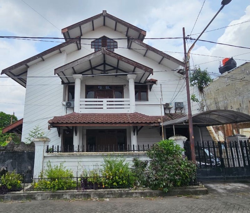 DI JUAL RUMAH HOOK SIAP HUNI DI MANYAR TIRTOASRI SURABAYA TIMUR