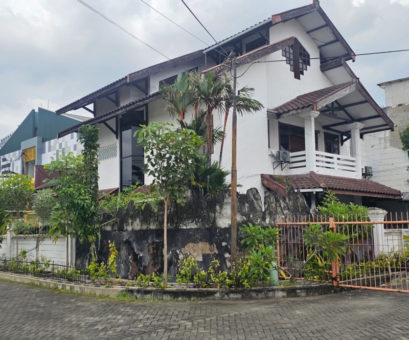 DI JUAL RUMAH HOOK SIAP HUNI DI MANYAR TIRTOASRI SURABAYA TIMUR