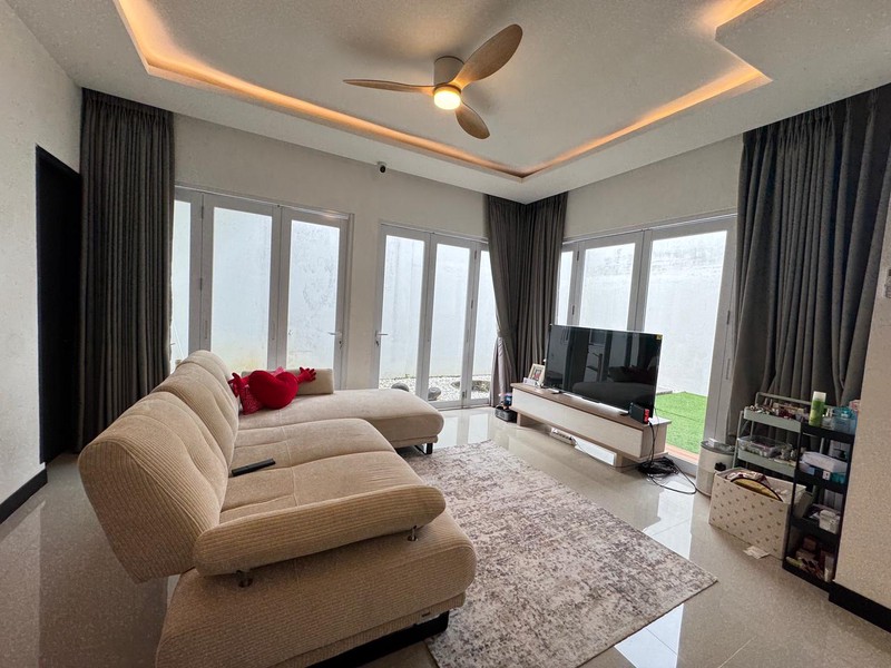 Rumah 1 Lantai Full Furnished dengan Halaman Luas di Cinere