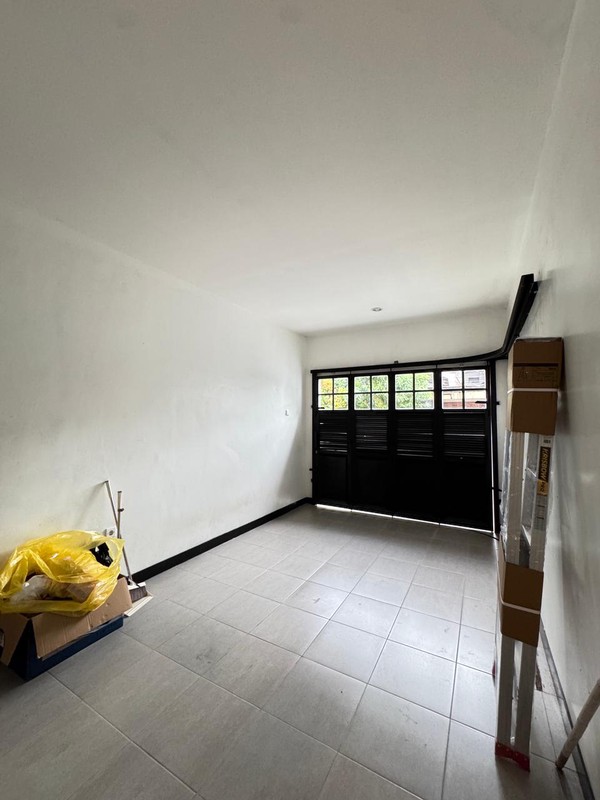 Rumah 1 Lantai Full Furnished dengan Halaman Luas di Cinere