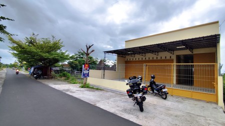 Disewakan Toko & Gudang Luas Area Strategis Dekat Jl. Kadisoka, di Purwomartani, Kalasan, Sleman