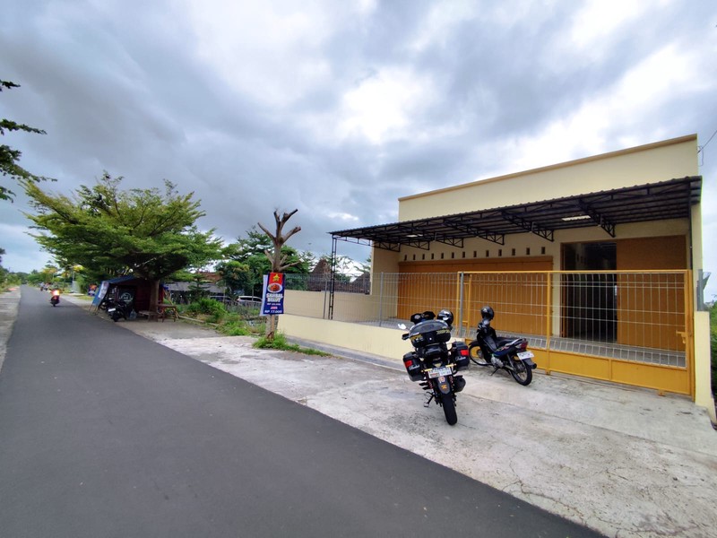 Disewakan Toko & Gudang Luas Area Strategis Dekat Jl. Kadisoka, di Purwomartani, Kalasan, Sleman