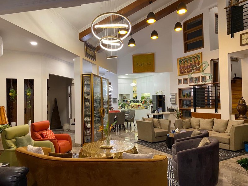  DIJUAL RUMAH MEWAH, TANAH NGANTONG,  DESIGN ETNIK 2LT DI JAGAKARSA