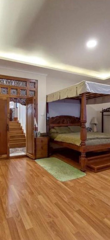  DIJUAL RUMAH MEWAH, TANAH NGANTONG,  DESIGN ETNIK 2LT DI JAGAKARSA