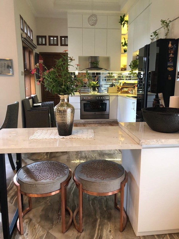  DIJUAL RUMAH MEWAH, TANAH NGANTONG,  DESIGN ETNIK 2LT DI JAGAKARSA